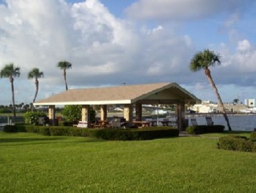 Picnic Shelter & Grill Area Picnic Shelter & Grill Area